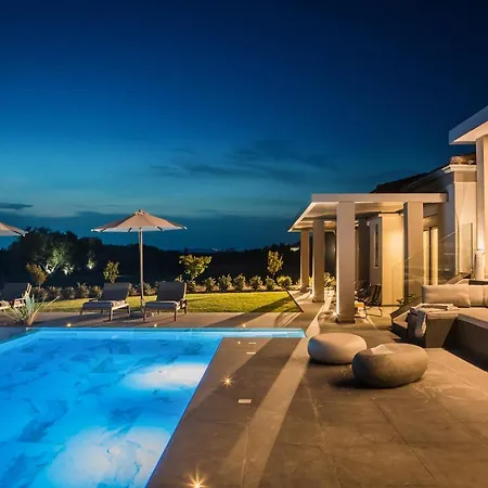 Helios Luxury Villas *