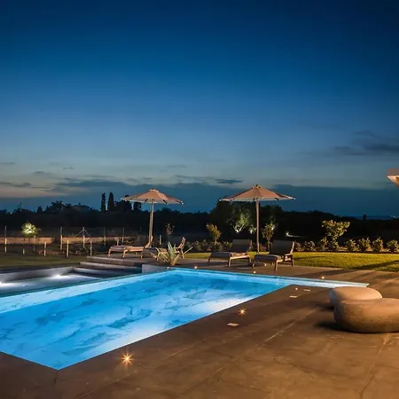 Helios Luxury Villas *