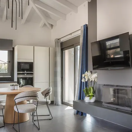 Helios Luxury Villas *